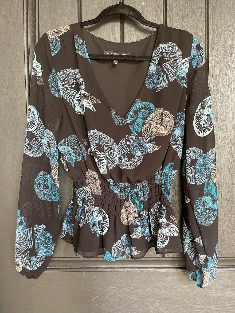 White House Black Market Shell Print Smocked Peplum Blouse Size Large